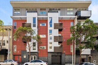 Building Photo - Modern Condo in the Heart of the City's Lo...
