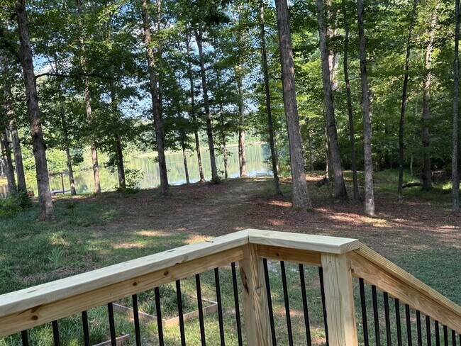 Building Photo - 1412 Hillcrest Dr