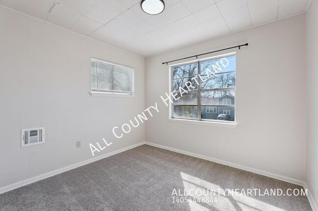 Building Photo - 1800 Ina Mae Ave