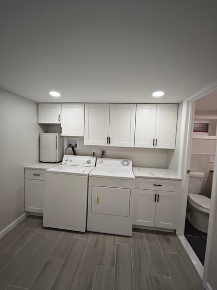 Building Photo - 431 Staples St