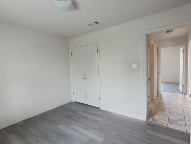 Building Photo - 4908 Topsey Dr