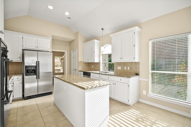 Building Photo - 1438 Crescent Green Dr