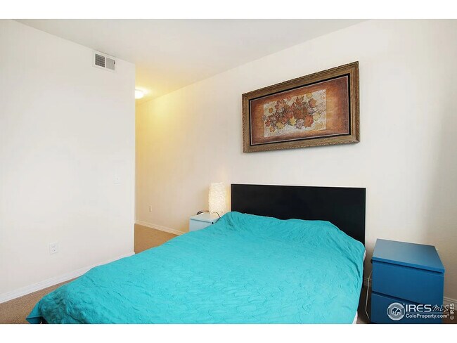 Building Photo - 2450 Windrow Dr