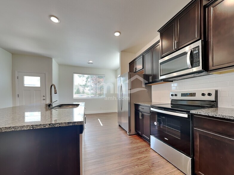 Building Photo - 33013 Lookout Ln