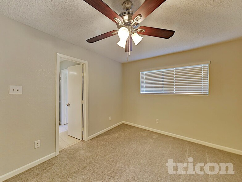 Building Photo - 5711 Calumet Dr
