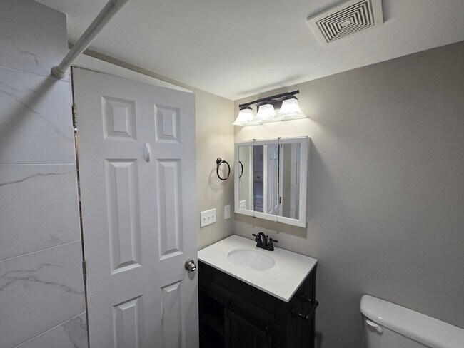 Building Photo - 4094 University Dr