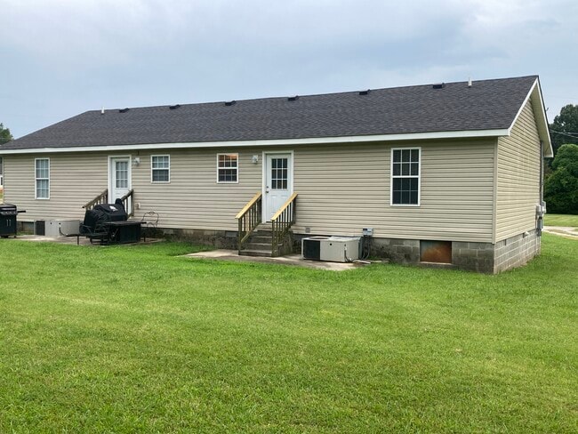 Building Photo - 61 Farm View Cir