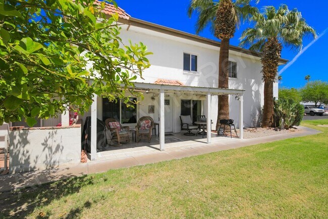 Building Photo - FURNISHED RENTAL AVAILABLE May 1, 2026 - November 30, 2026