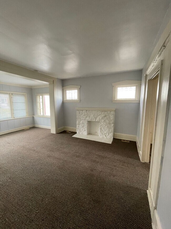 Building Photo - 369 Stambaugh Ave