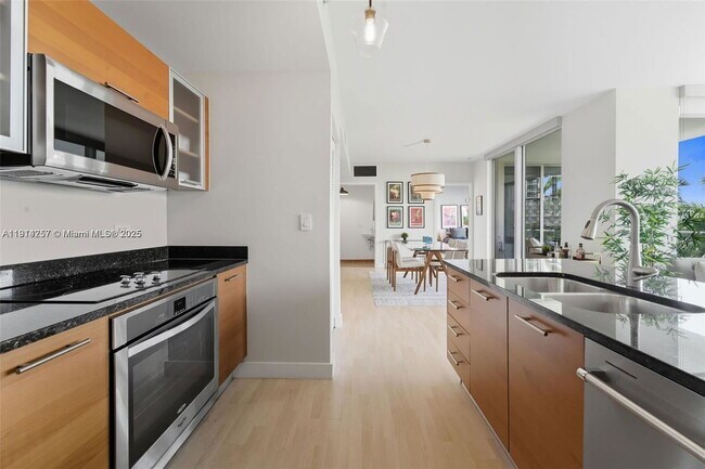 Building Photo - 3451 NE 1st Ave