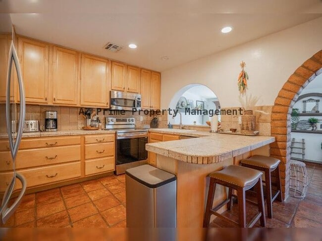 Building Photo - 2429 E Dahlia Dr