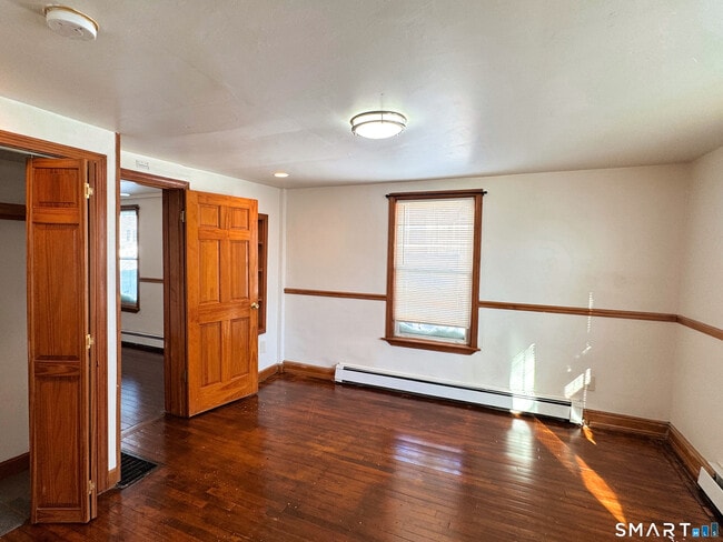 Building Photo - 5 Church St