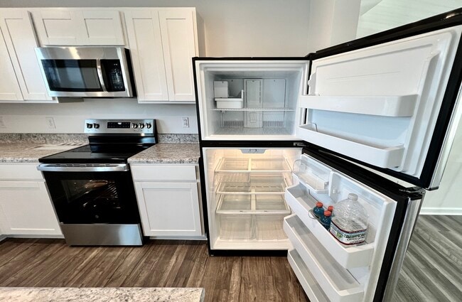 Building Photo - 2103 Portway Alley