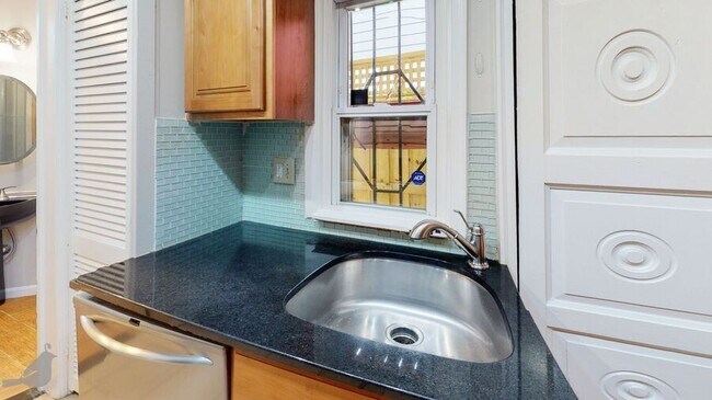 Building Photo - 404 Richardson Pl NW