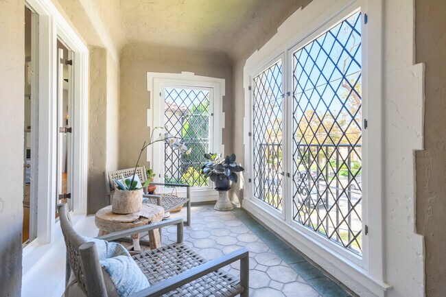 atrium - 148 S Orange Dr