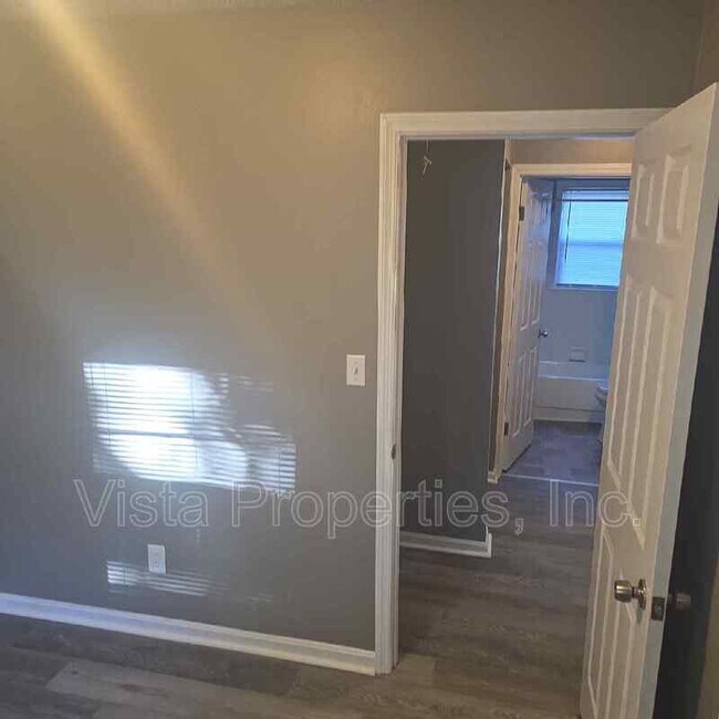 Building Photo - 1622 Haskin Ave