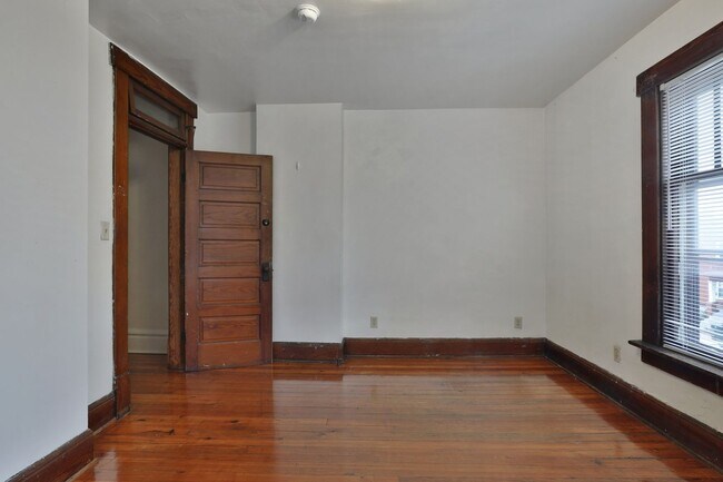Building Photo - 23 E Blake Ave