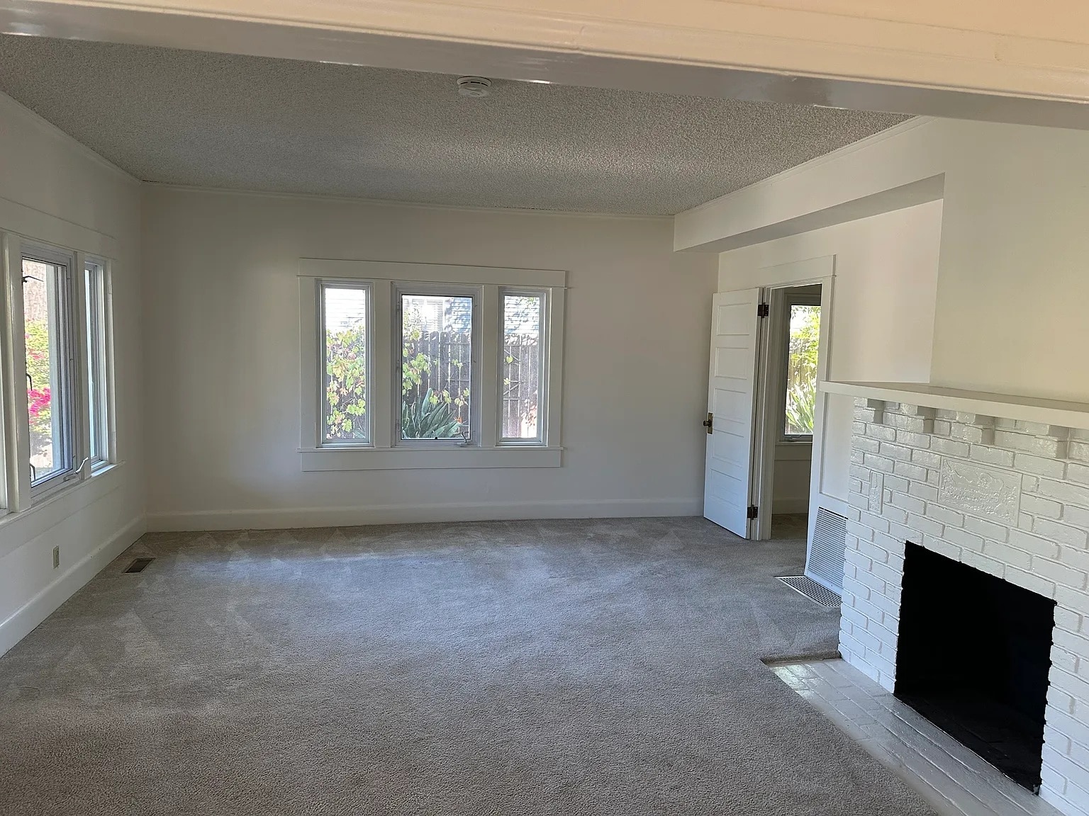 Building Photo - 216 S Greenwood Ave