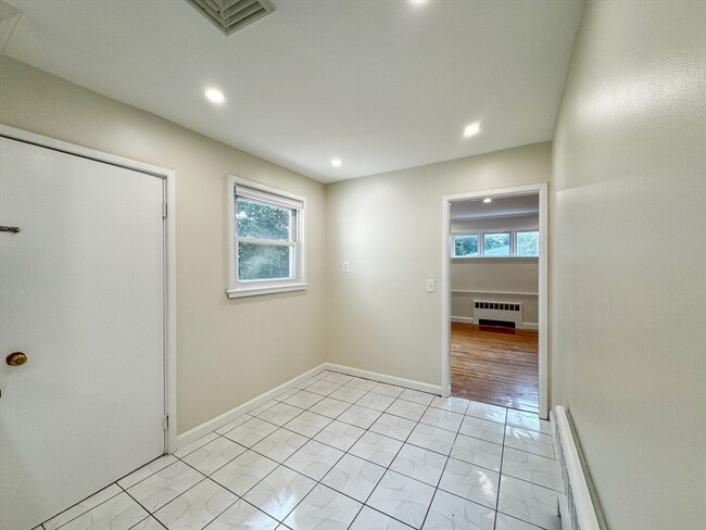 Building Photo - 92 Woodcliff Rd