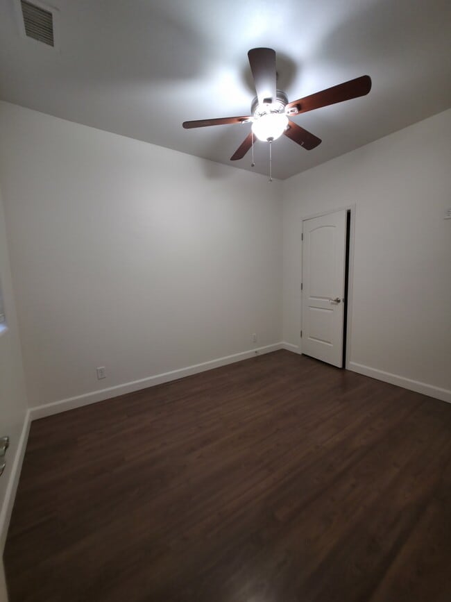 Building Photo - 2512 W Pikes Peak Dr