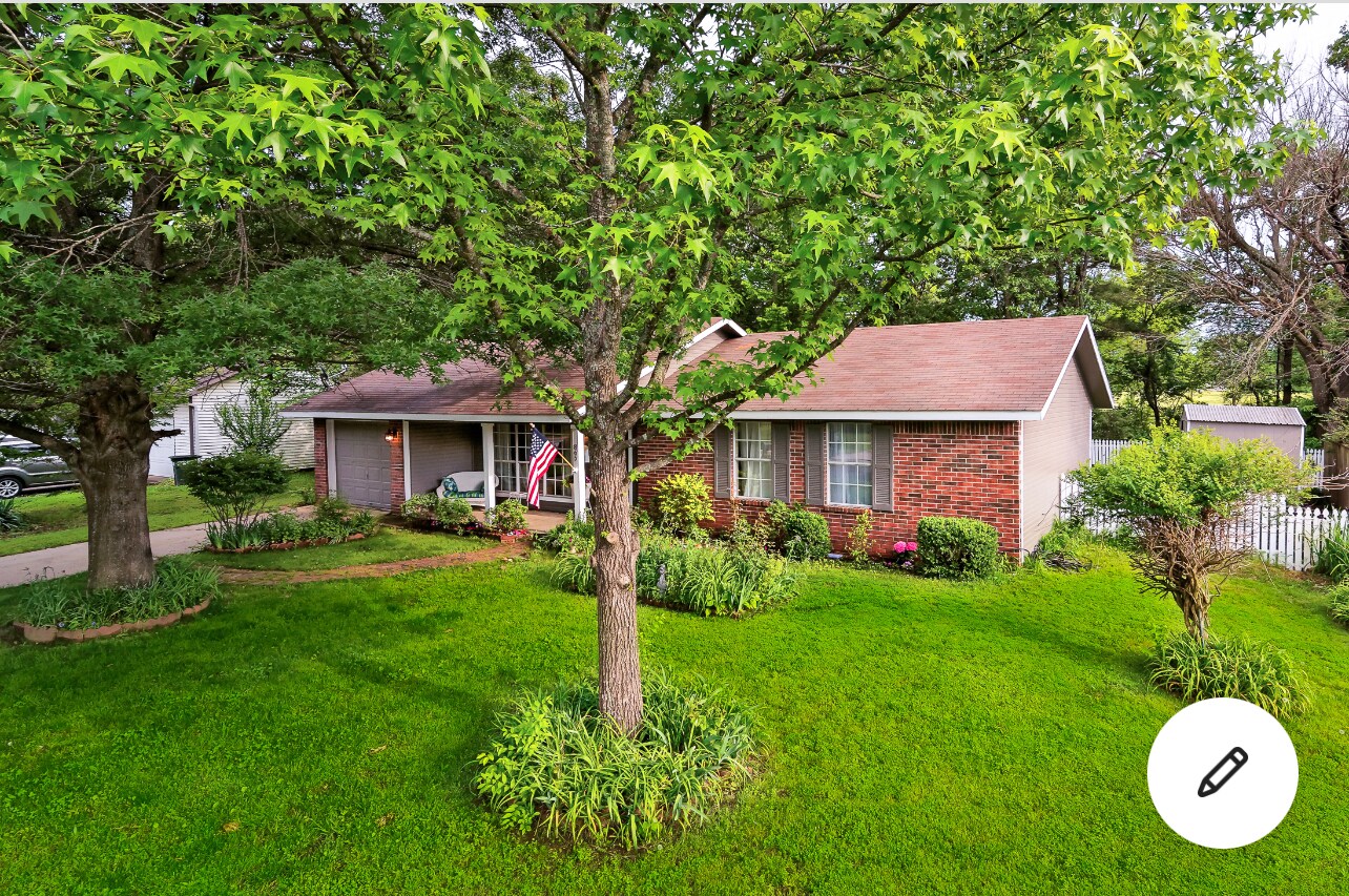 Building Photo - 865 W Lorena Ln