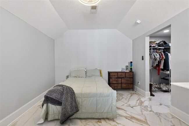 Building Photo - 1074 Peachtree Walk NE