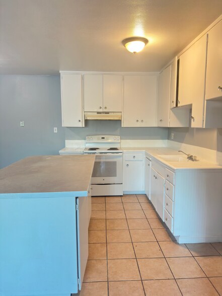 Building Photo - 1025 N Madison St