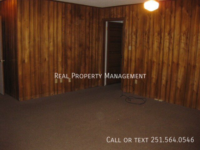 Building Photo - 1505 Deerwood Dr E