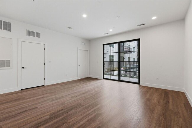 Building Photo - 4315 S Congress Ave