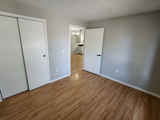 Building Photo - 3 bedroom Kenosha condo
