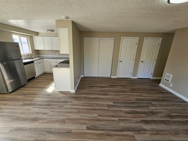 Building Photo - 2535-2537 Wilark Dr NW