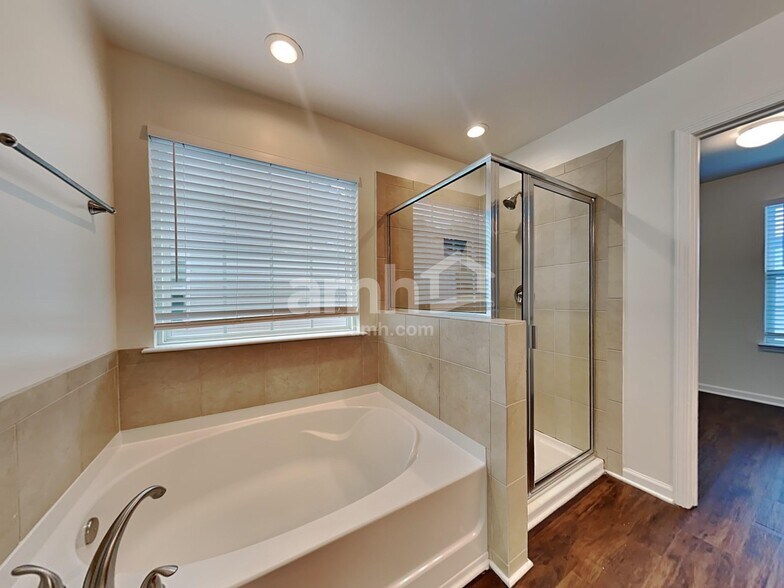 Building Photo - 1360 Hermitage Ln