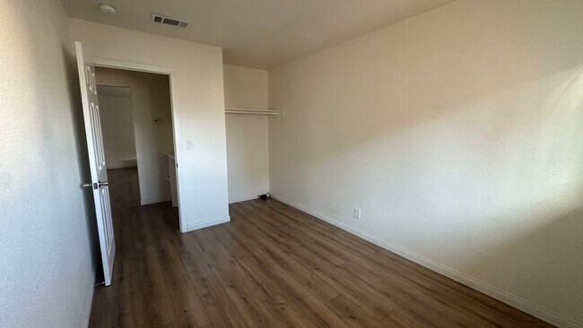 Building Photo - 803 N Major Ave