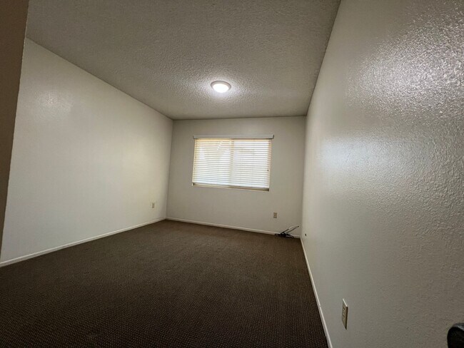 Building Photo - Beautiful upgraded 3b/2b home for rent in ...
