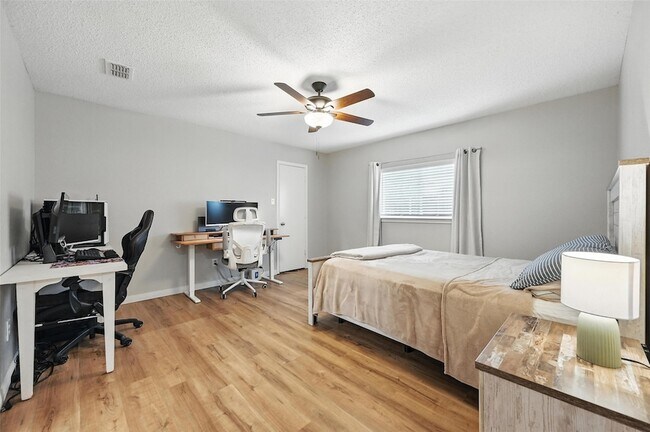 Building Photo - 636 Capricorn St