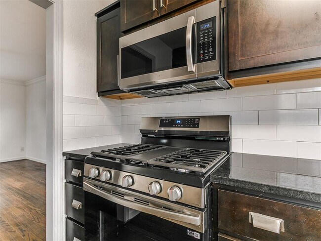 Building Photo - 1338 South Dr