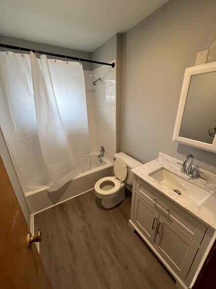 Building Photo - 1700 Liberty Dr