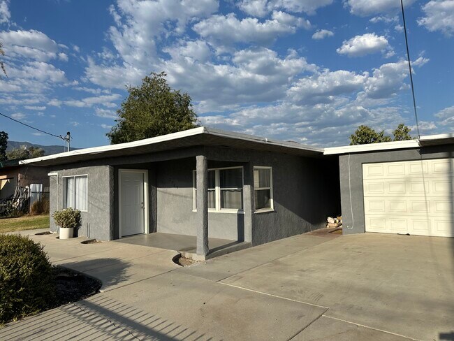 Primary Photo - 2769 N Fairfax Dr