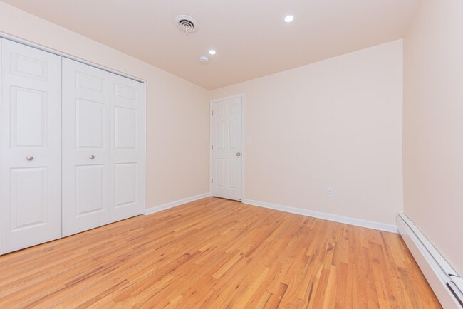 Building Photo - 1520 Traver Rd