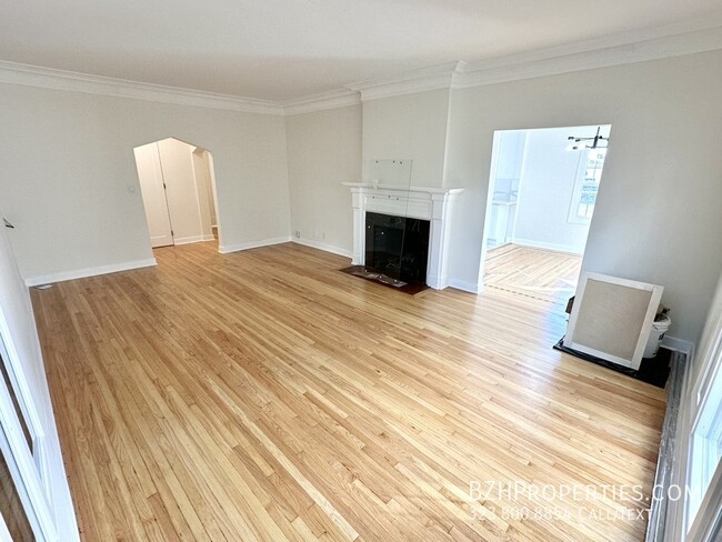 Building Photo - Gorgeous Just Finished Remodeling 2Bed 2Ba...