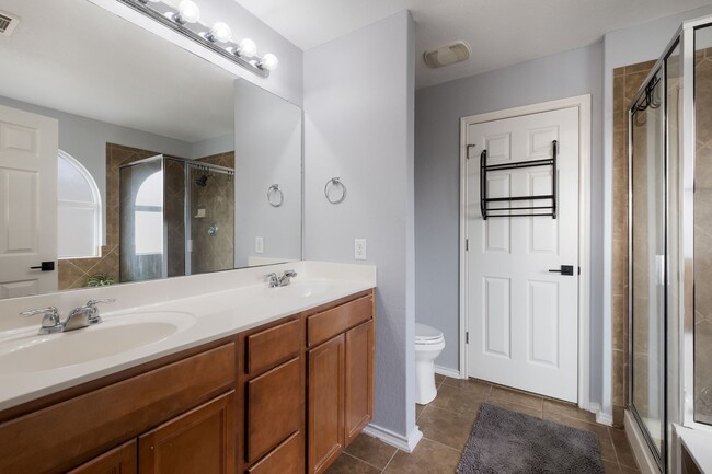 Building Photo - 21646 Seminole Oaks