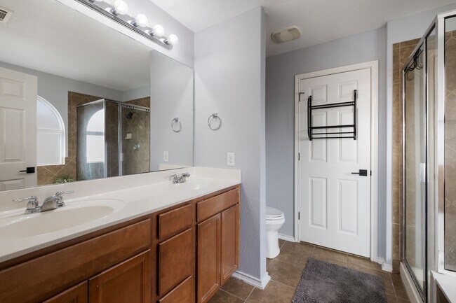 Building Photo - Gated Community Home with Hot Tub