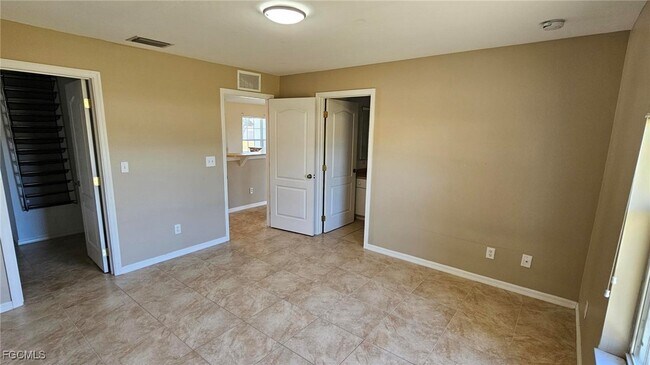 Building Photo - 1316 NE 16th Pl