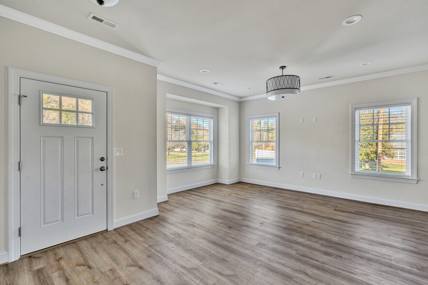 Living Room - 3402 Avenham Ave SW