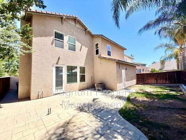Building Photo - 28853 Sarasota Way