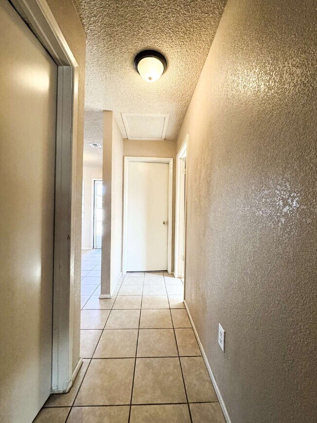 Building Photo - "Newly Renovated 4-Bedroom, 2 Bathroom Home in Yuma!"