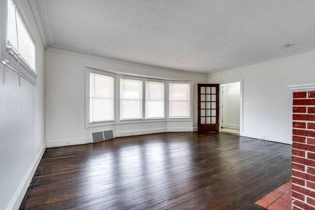 Building Photo - Charming University Heights Single Family ...