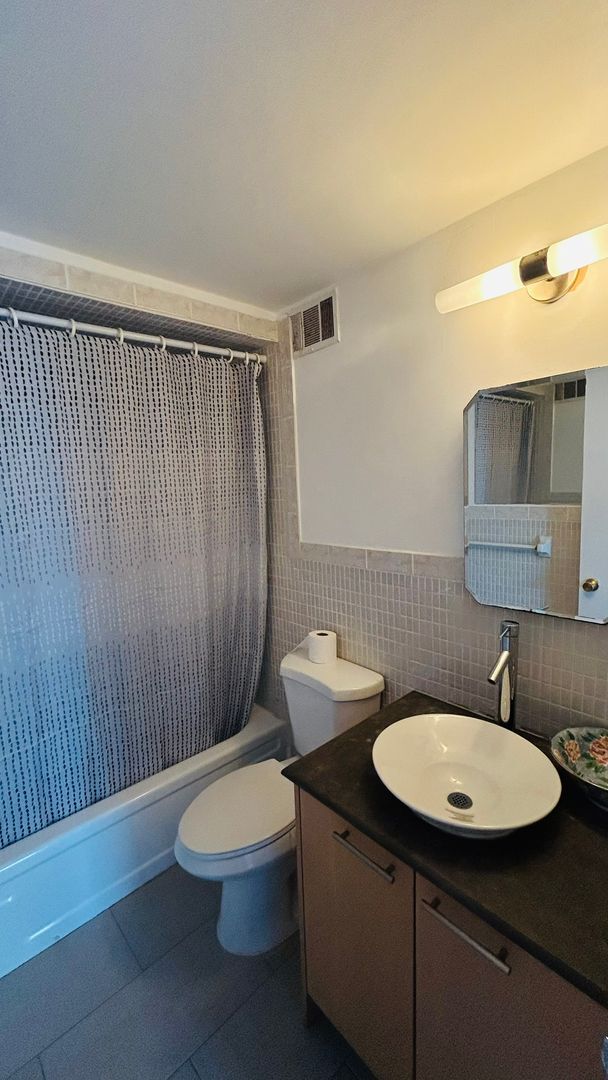 Building Photo - Stunning Waterfront One-Bedroom Apartment with Spectacular Views!