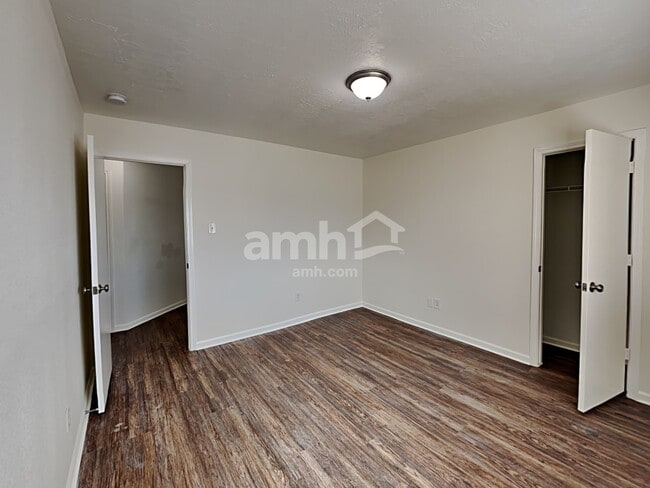 Building Photo - 4407 Crossvine Ave