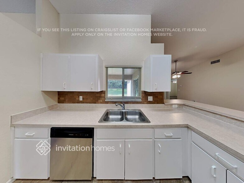 Building Photo - 2655 Green Valley Dr